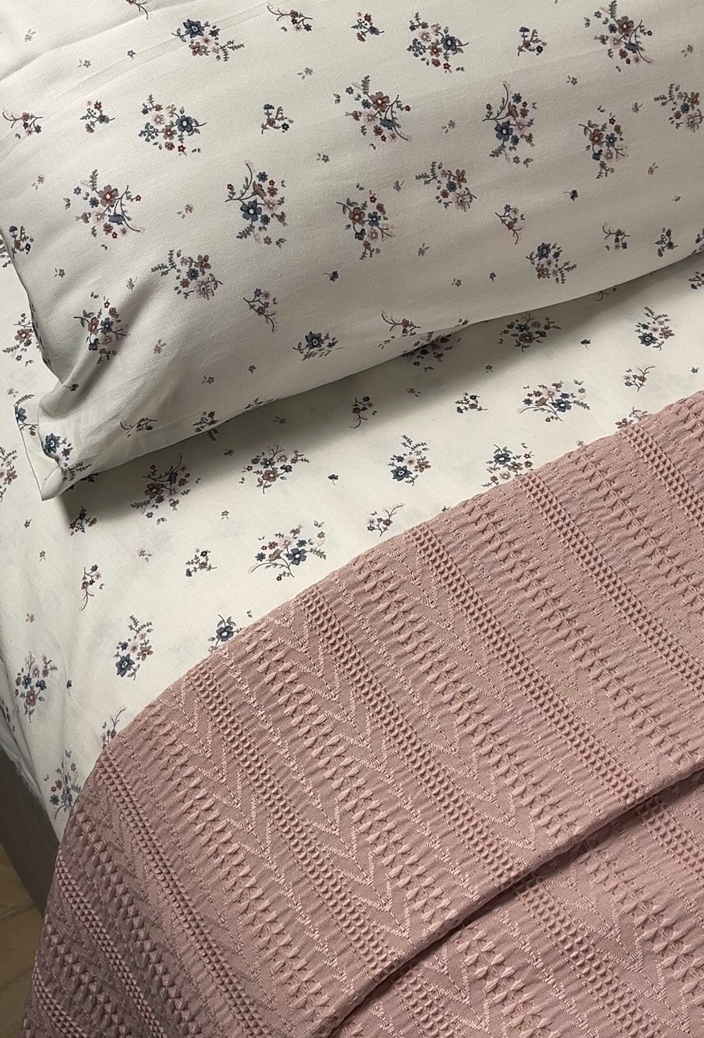 Nest Bed spread
